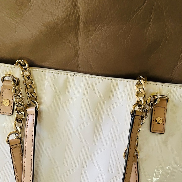 Beautiful Micheal Kors bag - Picture 9 of 16
